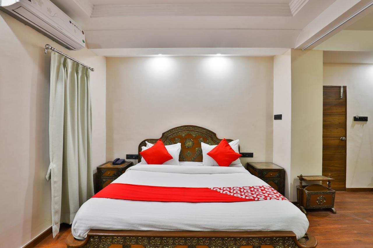 OYO 23540 Hotel Suryakant Rajkot Bagian luar foto