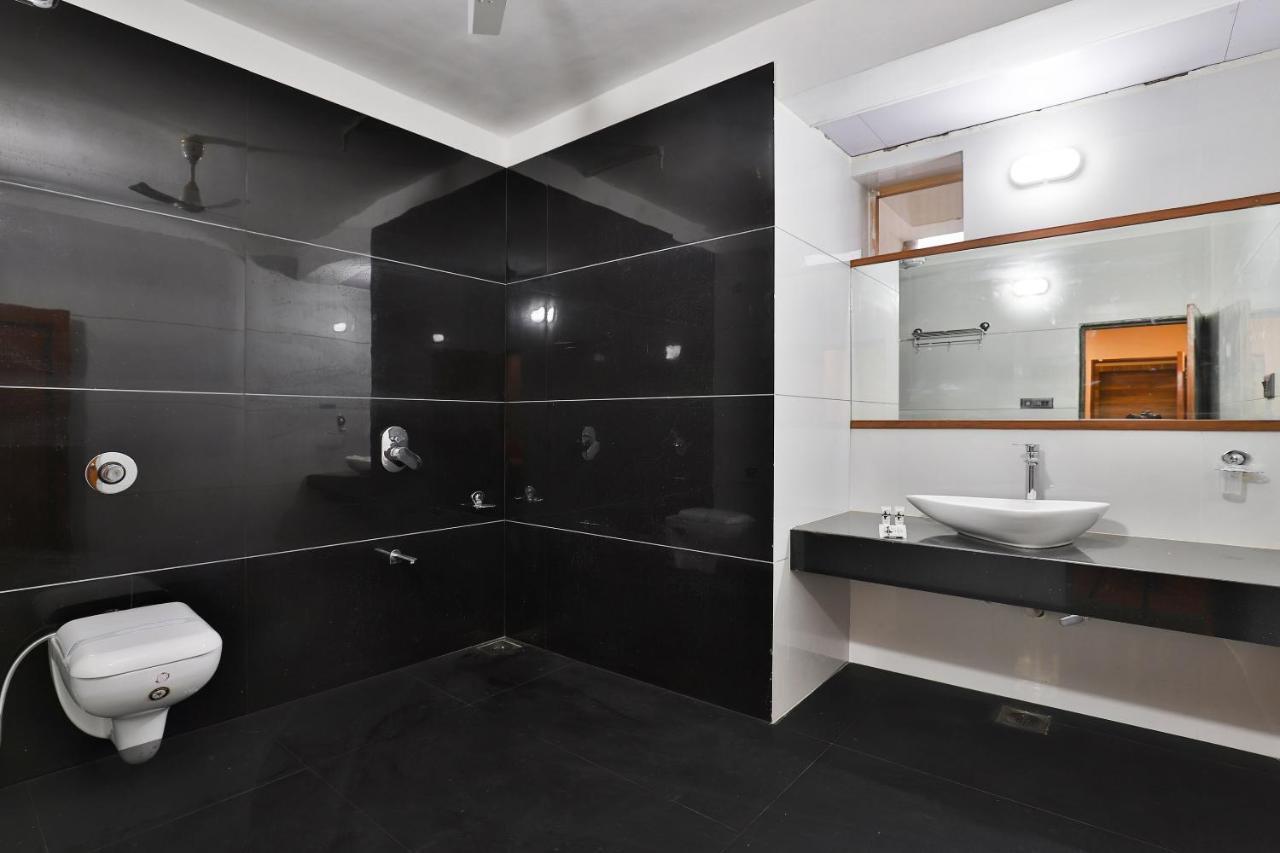 OYO 23540 Hotel Suryakant Rajkot Bagian luar foto