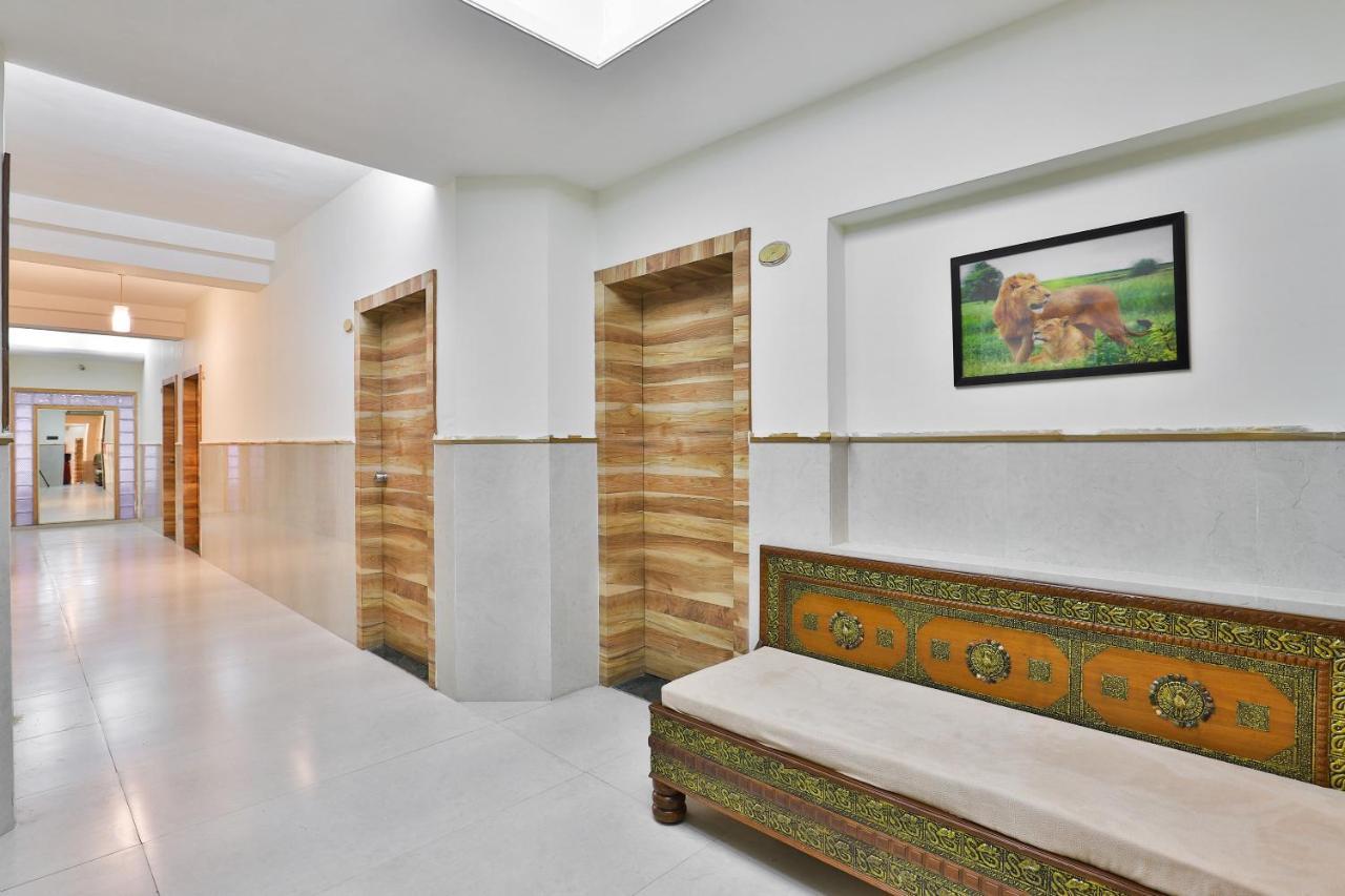 OYO 23540 Hotel Suryakant Rajkot Bagian luar foto