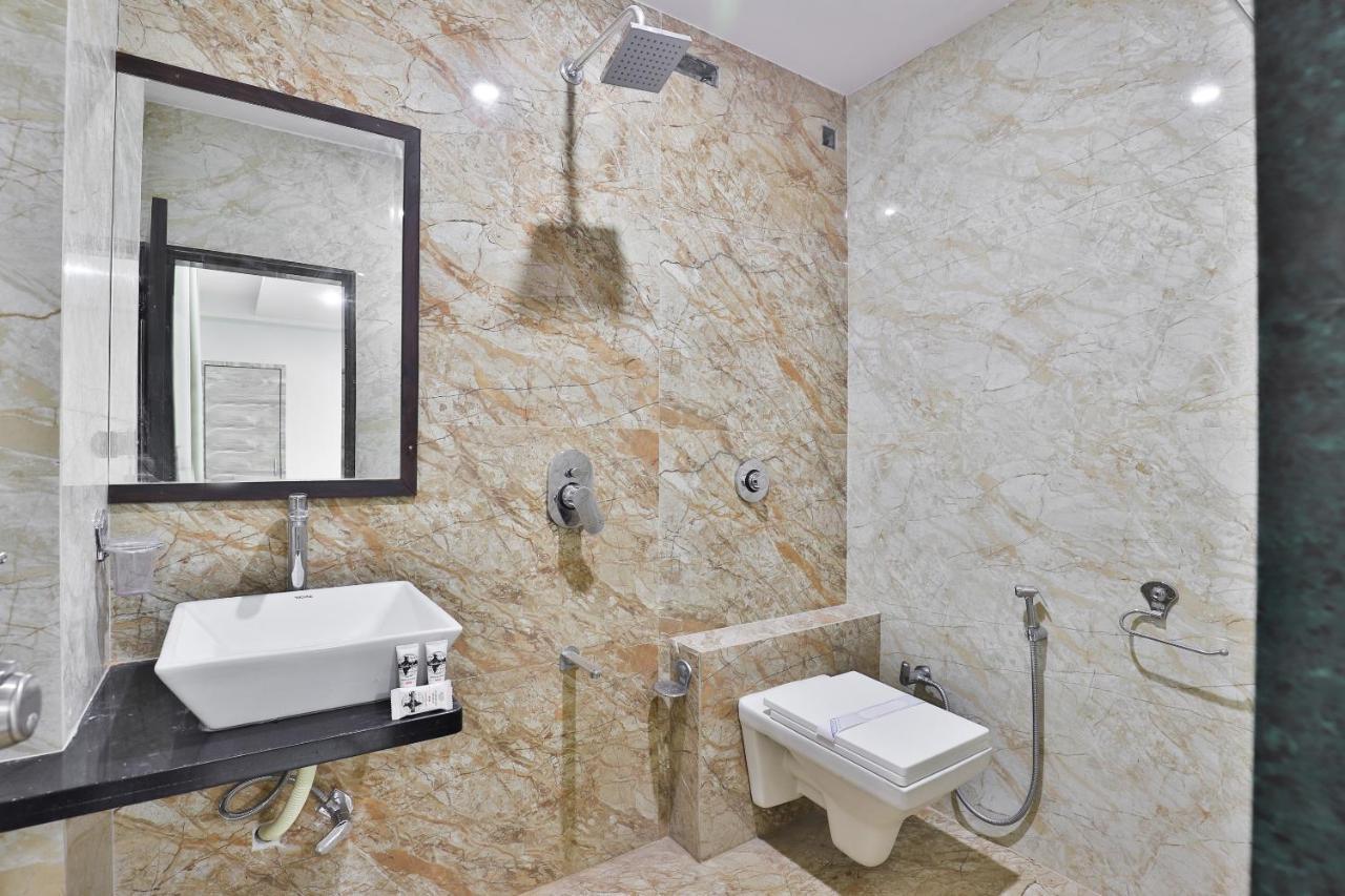 OYO 23540 Hotel Suryakant Rajkot Bagian luar foto
