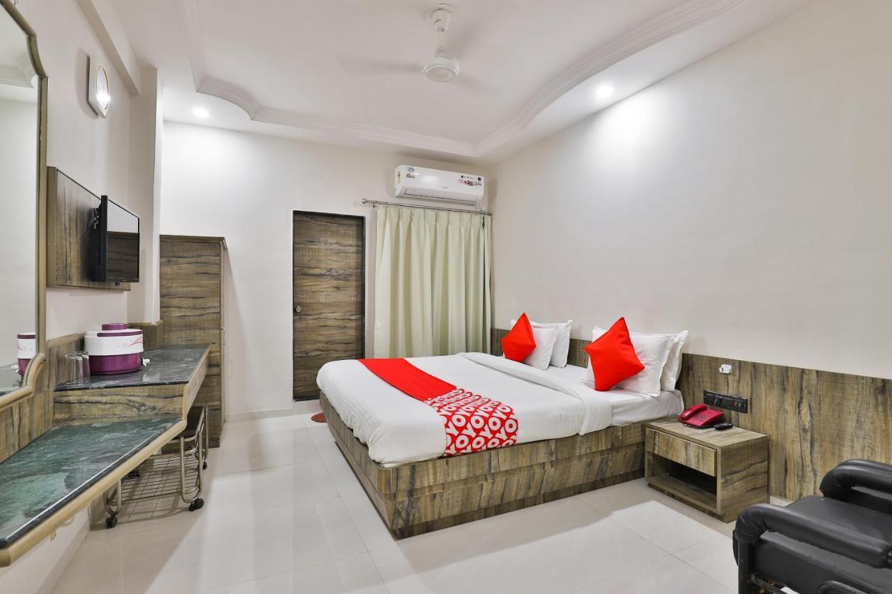 OYO 23540 Hotel Suryakant Rajkot Bagian luar foto