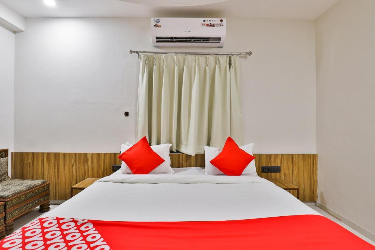 OYO 23540 Hotel Suryakant Rajkot Bagian luar foto