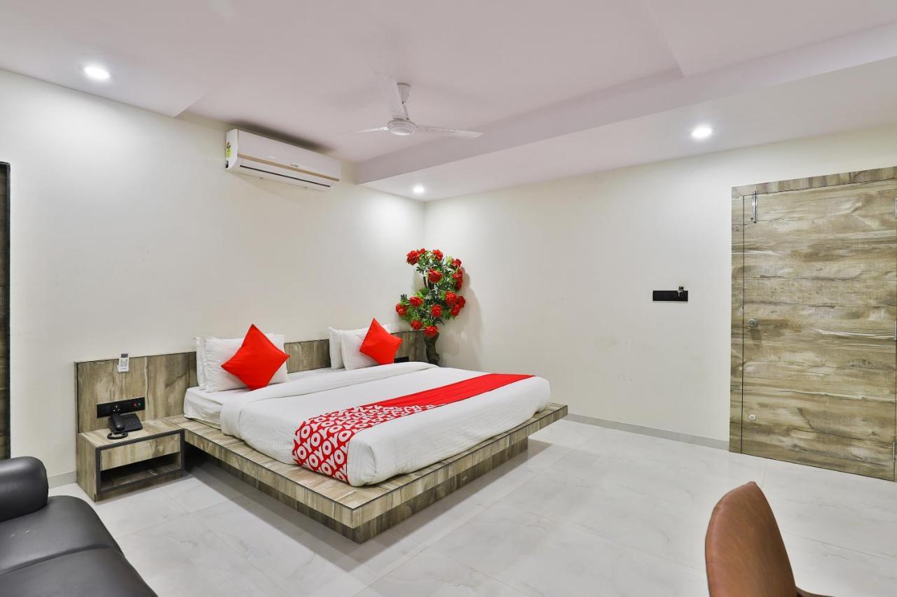 OYO 23540 Hotel Suryakant Rajkot Bagian luar foto