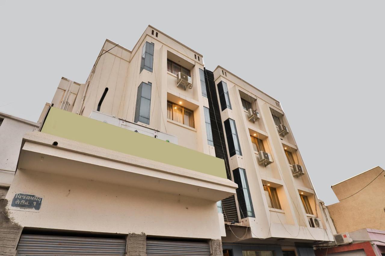 OYO 23540 Hotel Suryakant Rajkot Bagian luar foto