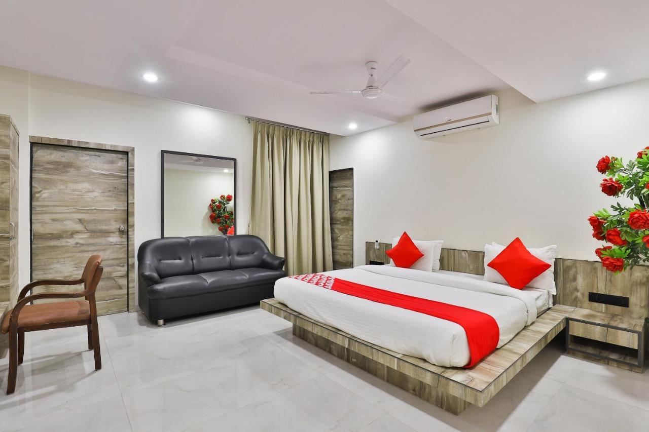 OYO 23540 Hotel Suryakant Rajkot Bagian luar foto