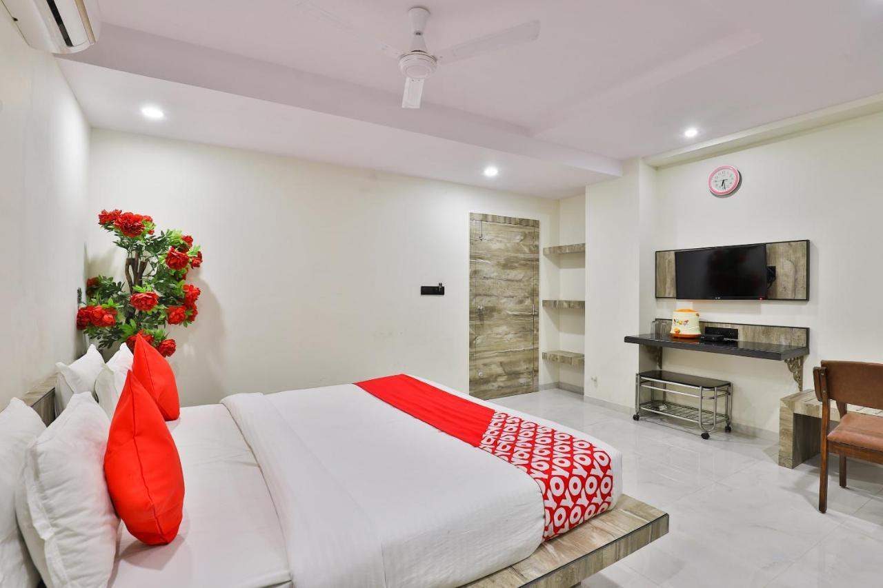 OYO 23540 Hotel Suryakant Rajkot Bagian luar foto
