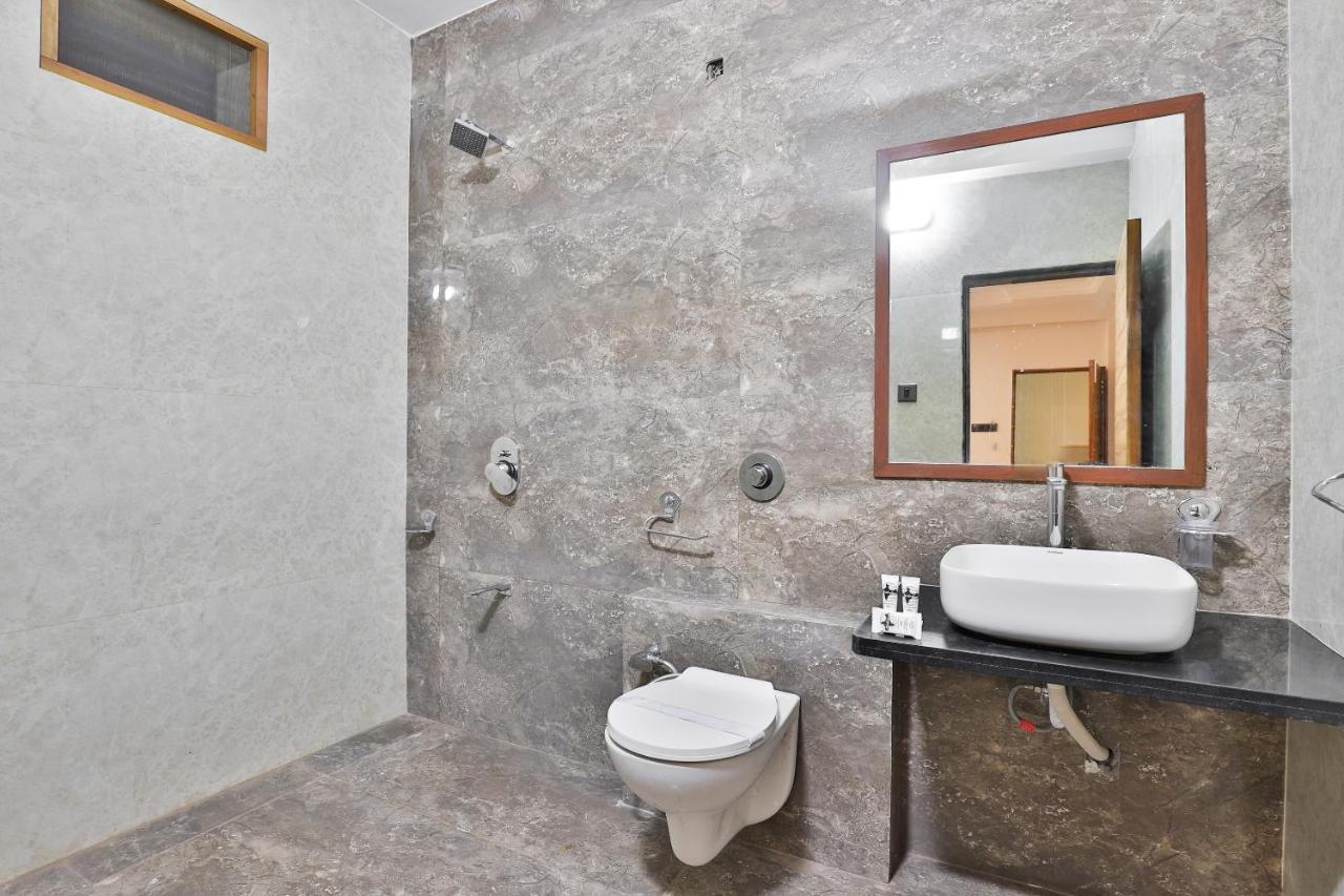 OYO 23540 Hotel Suryakant Rajkot Bagian luar foto