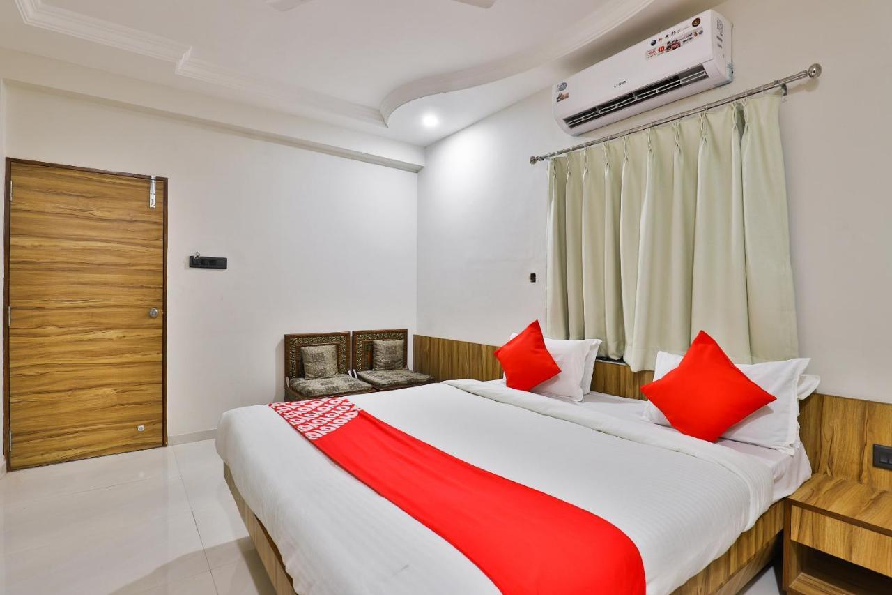 OYO 23540 Hotel Suryakant Rajkot Bagian luar foto