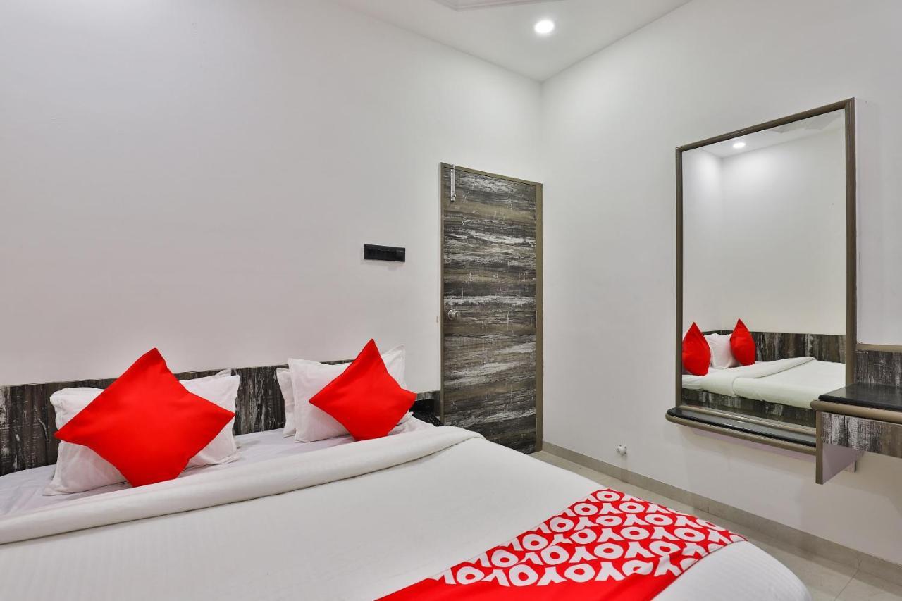 OYO 23540 Hotel Suryakant Rajkot Bagian luar foto