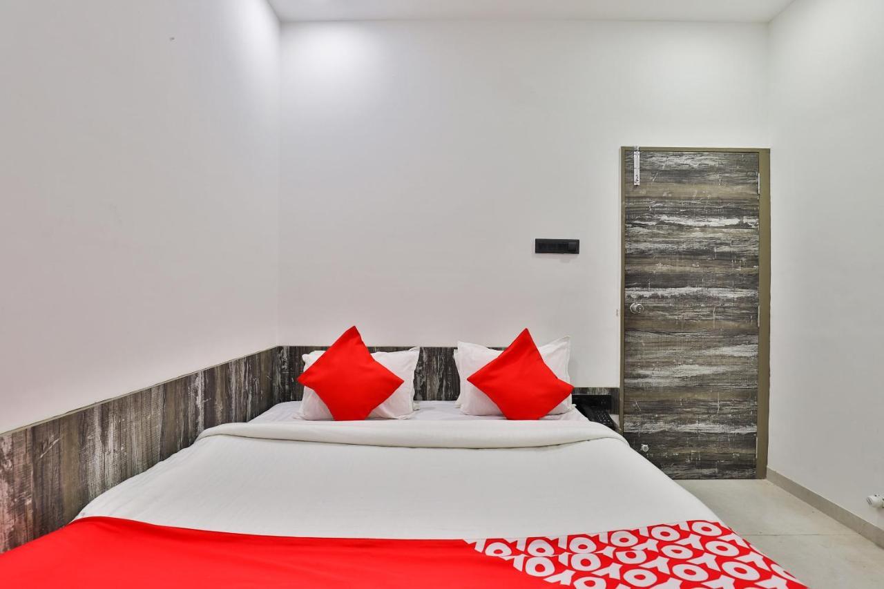 OYO 23540 Hotel Suryakant Rajkot Bagian luar foto