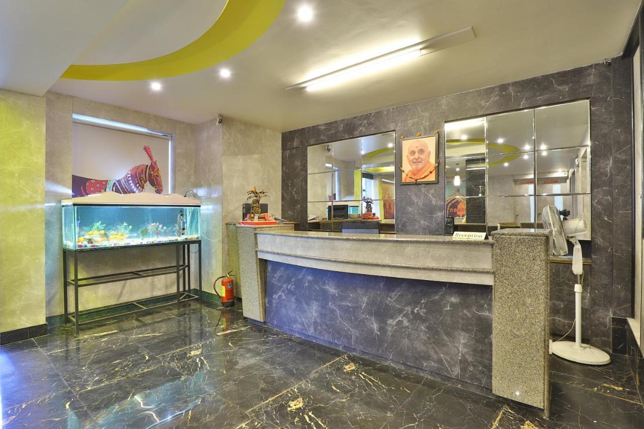 OYO 23540 Hotel Suryakant Rajkot Bagian luar foto