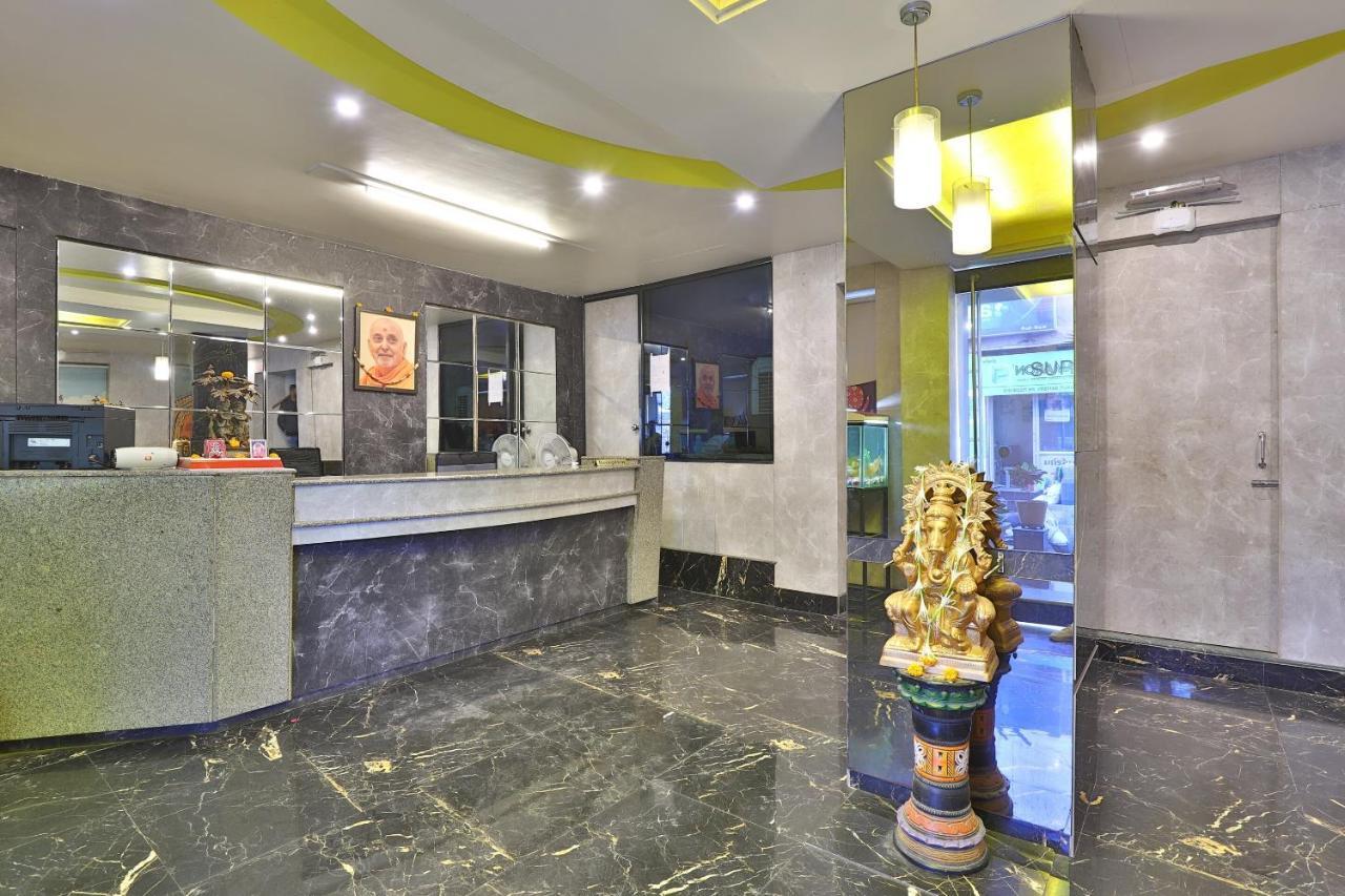 OYO 23540 Hotel Suryakant Rajkot Bagian luar foto